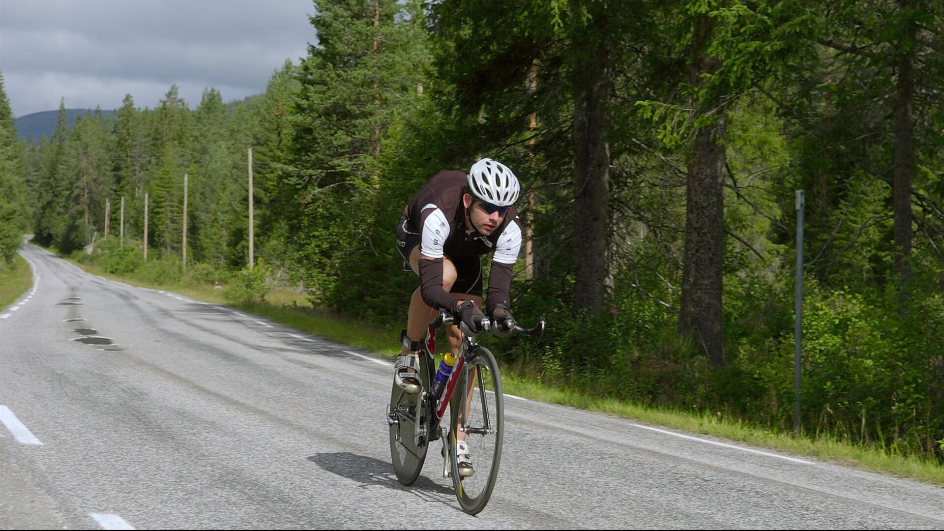 南美风暴席卷欧洲，奥亚尔萨瓦尔关键一击，秘鲁强压荷兰改写足球版图